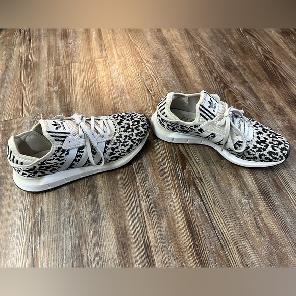 ADIDAS Swift Run X Womens Gray Leopard Shoes 10.5 - Picture 3 of 5